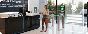 Morador usando sistema de acesso